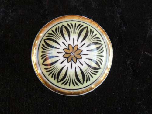 HAND PAINTED PORCELAIN BROOCH 4 CM - GOLD RIM