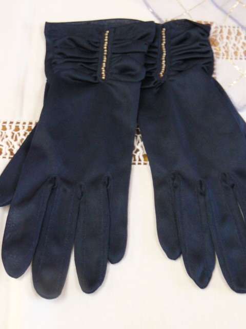 VINTAGE LIKE SMALL GLOVES HANKIE AND SCARVE