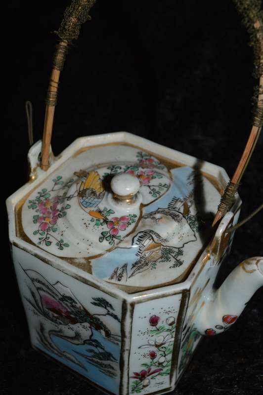 Very old Chinese porcelain tea pot