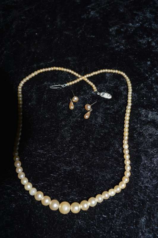 Vintage faux pearl necklace with earrings