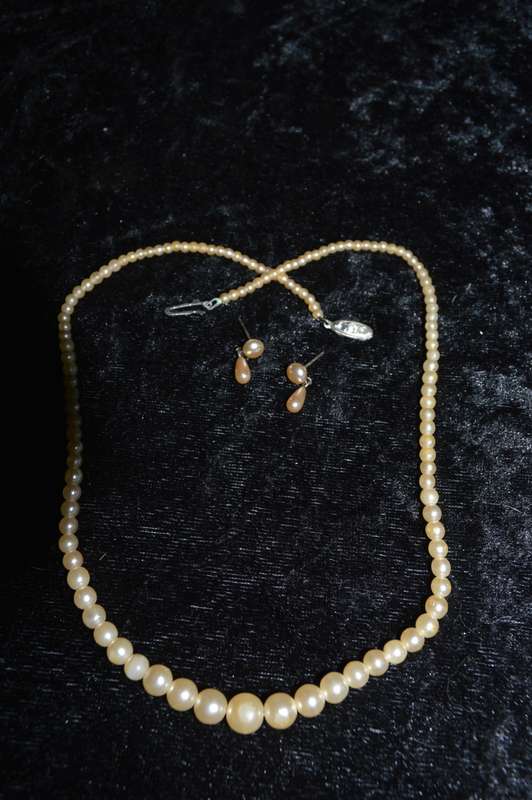 Vintage faux pearl necklace with earrings