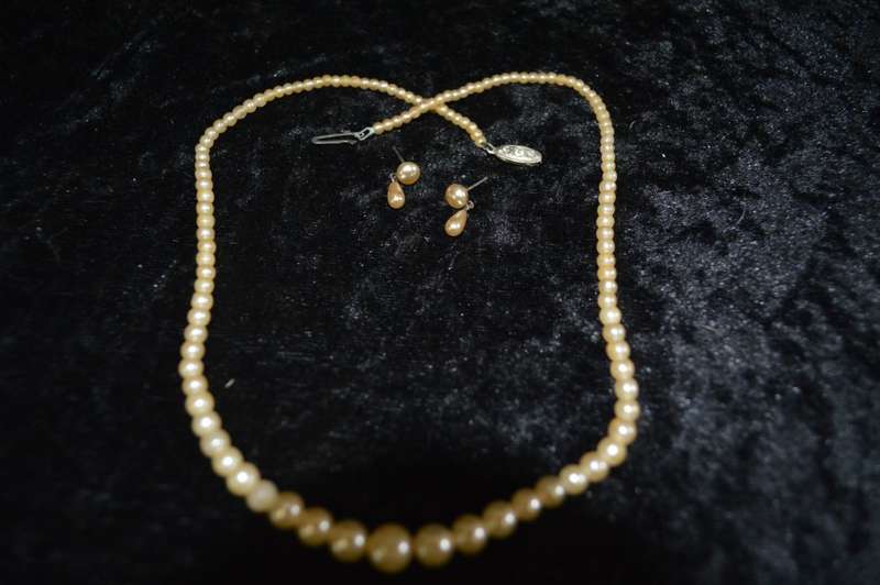 Vintage faux pearl necklace with earrings