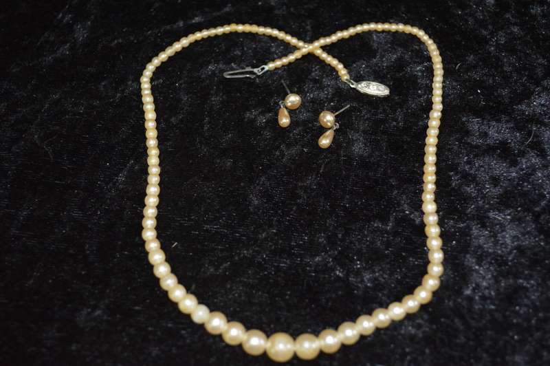 Vintage faux pearl necklace with earrings