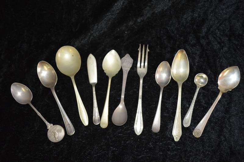 11 assorted spoons, van Riebeeck, shefield etc