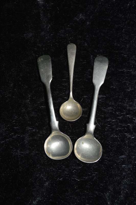3 small slat or sugar spoons turners encore silver