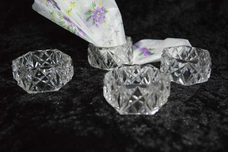 set of 4 chrystal serviette rings beautiflull