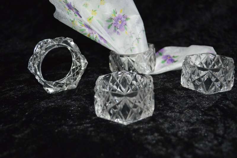 set of 4 chrystal serviette rings beautiflull