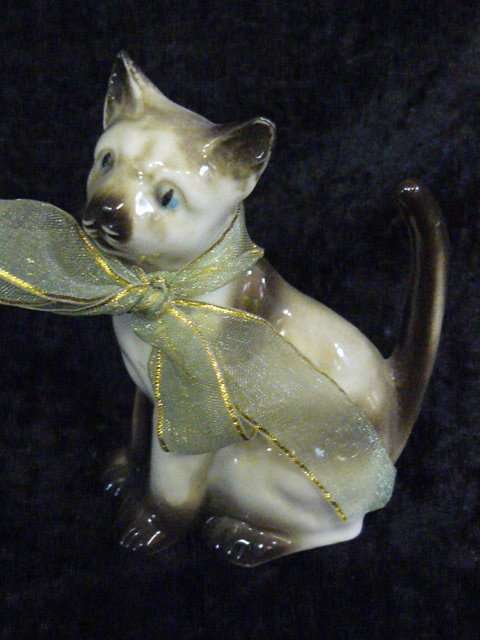 CUTE PORCELAIN CAT