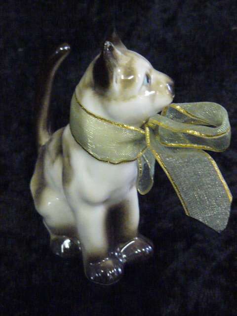 CUTE PORCELAIN CAT