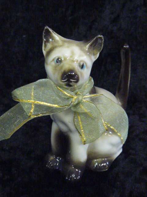 CUTE PORCELAIN CAT