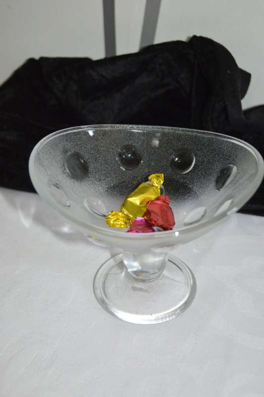 Stunning 60 style Italian frosted glass oversized ice cream dish