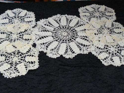 7 PIECE DOILIE SET