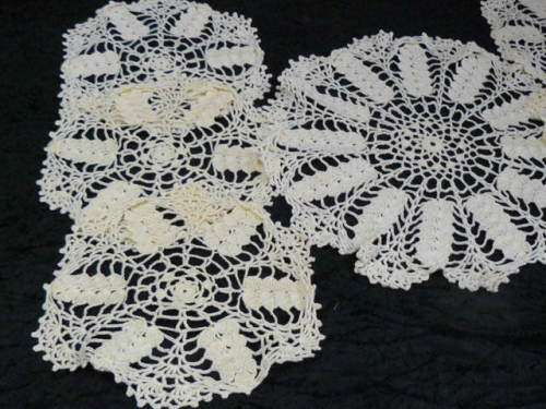 7 PIECE DOILIE SET