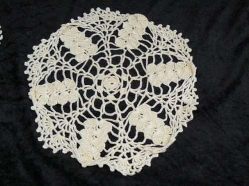 7 PIECE DOILIE SET