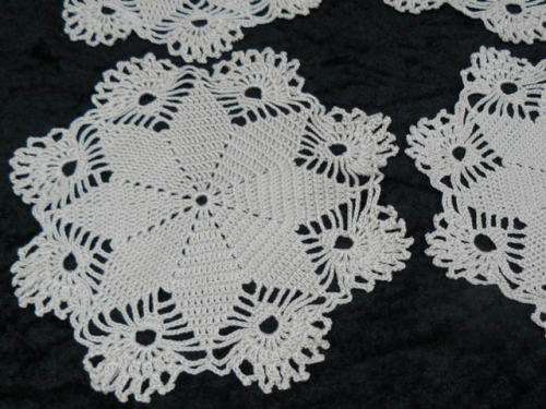 6 PIECE DOILIE SET