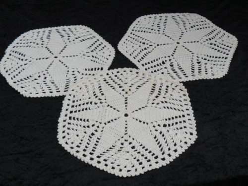 3 PIECE DOILIE SET