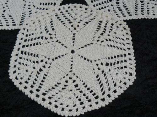 3 PIECE DOILIE SET