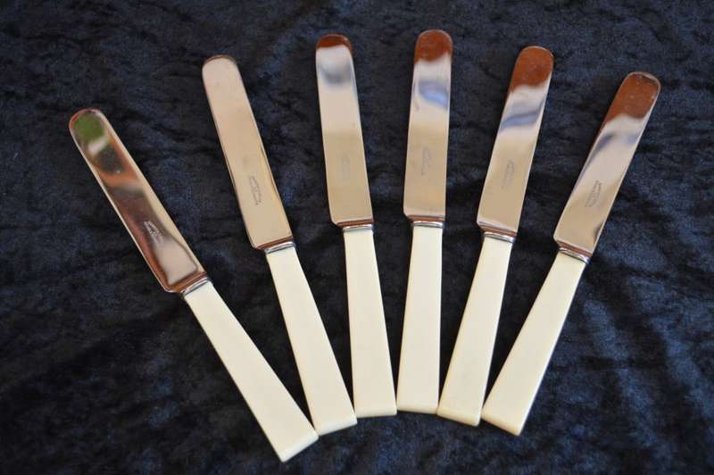 A set of 6 butter knives Harrod`s of London they look like new