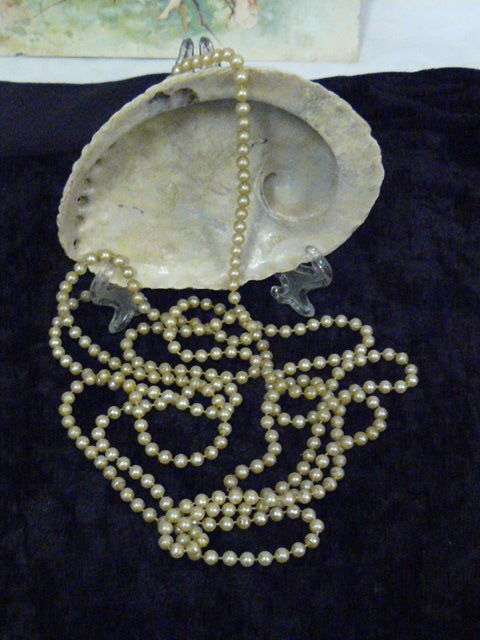 FOUX PEARL NECKLACES X 2
