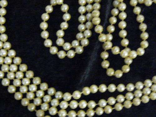 FOUX PEARL NECKLACES X 2