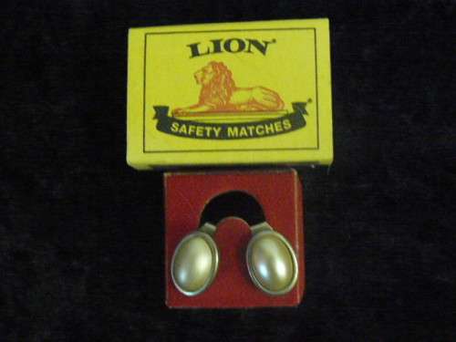 VINTAGE LIKE FOUX PEARL EARRINGS SILVER TONED