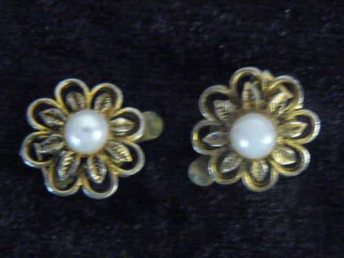 VINTAGE LIKE  CLIP ON EARRINGS FOUX PEARL AND GOLD TONED