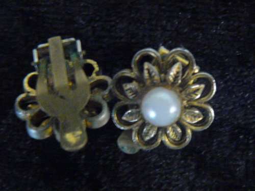 VINTAGE LIKE  CLIP ON EARRINGS FOUX PEARL AND GOLD TONED