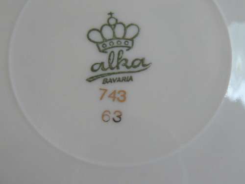 PLATTER ALKA BAVARIA STAMPED WITH GOLD PATTERN AND RIM 29.5 CM