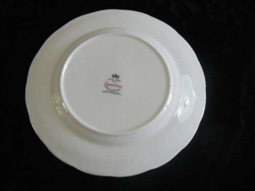 QUEEN ANN ENGLAND STUNNING PLATE WITH GOLD RIM