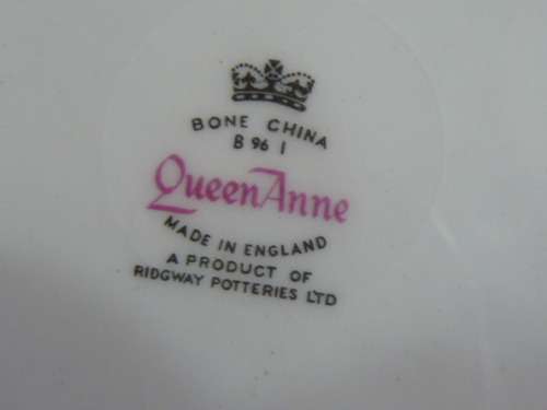 QUEEN ANN ENGLAND STUNNING PLATE WITH GOLD RIM