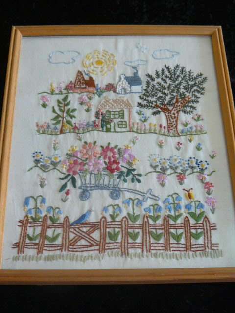EMBROIDERED PICTURE FRAMED