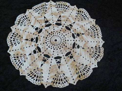 PRETTY HAND CROCHETED COTTON DOILIE