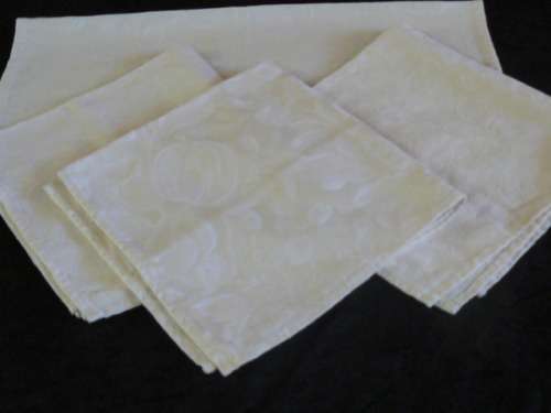 COTTON NAPPKINS X 4 OFF WHITE PRETTY PATTERN