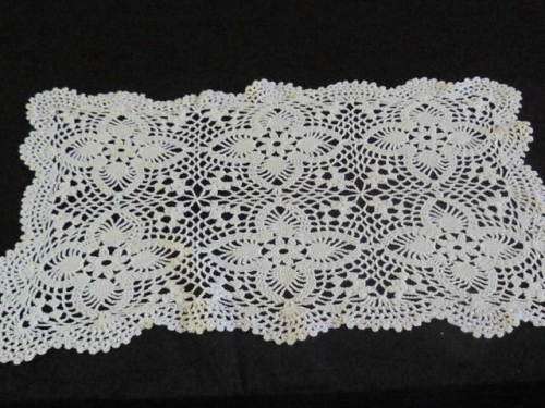 VINTAGE COTTON TRAY CLOTH HAND CROCHETED