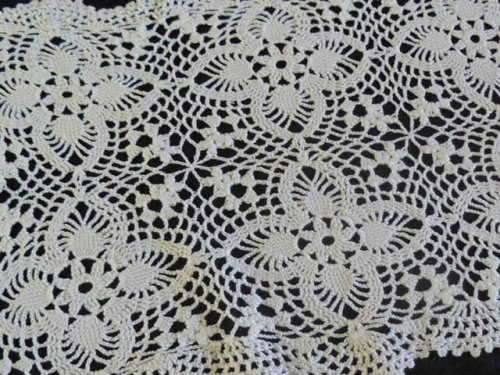 VINTAGE COTTON TRAY CLOTH HAND CROCHETED