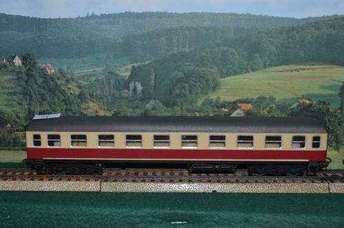 Marklin HO DB passenger car possible respray tin