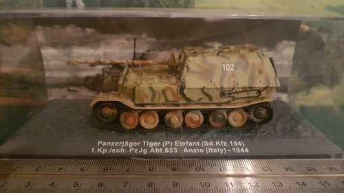 Die cast German tanker 1:72