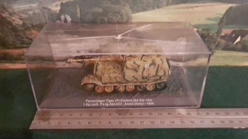 Die cast German tanker 1:72