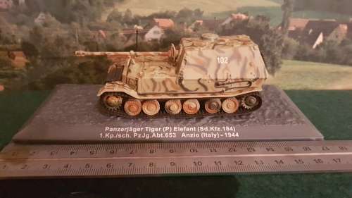 Die cast German tanker 1:72