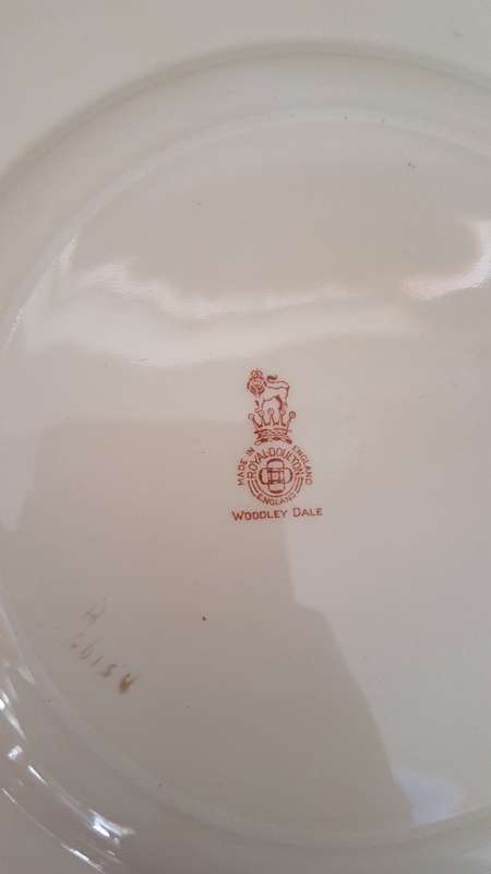 Royal Doulton  stunning Woodley dale rack plate A5195