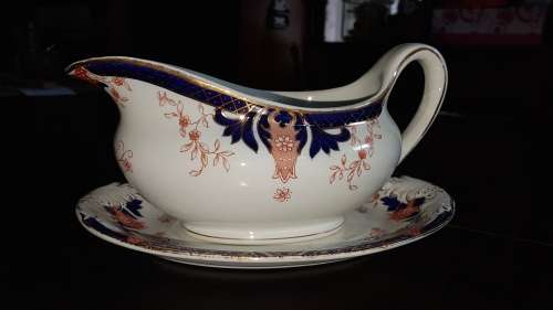 Stroke- on - Trent Staffordshire gravey boat and plate