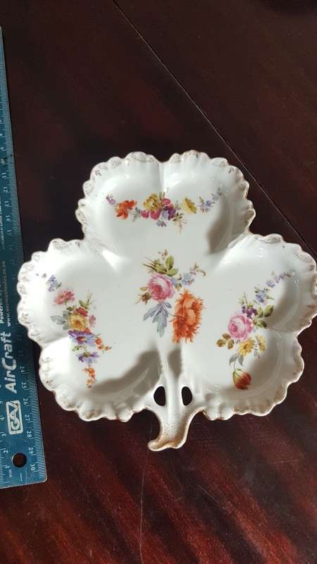 2x Dresden and other clover leaf dishes