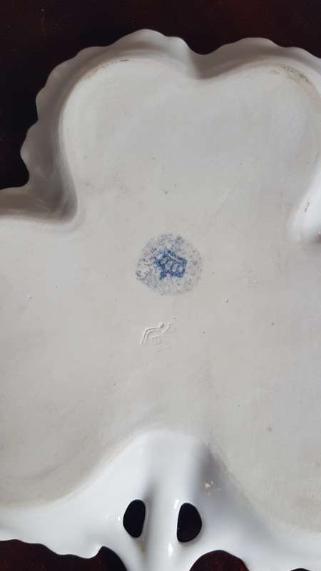 2x Dresden and other clover leaf dishes