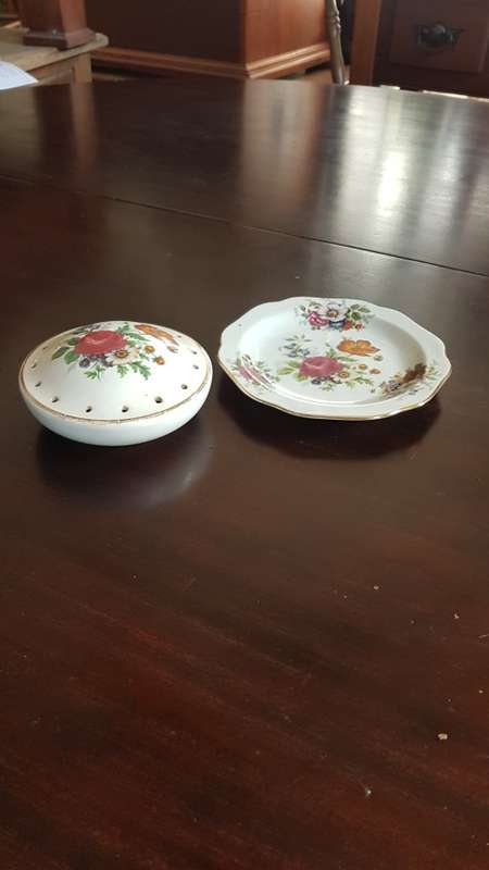Dresden plate and same pattern german potpourri holder