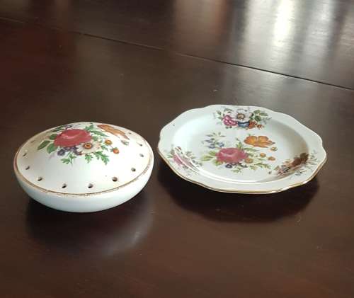Dresden plate and same pattern german potpourri holder