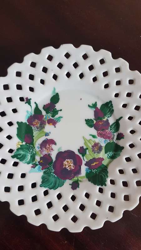 Dresden plate cut out `hand painted` 16cm
