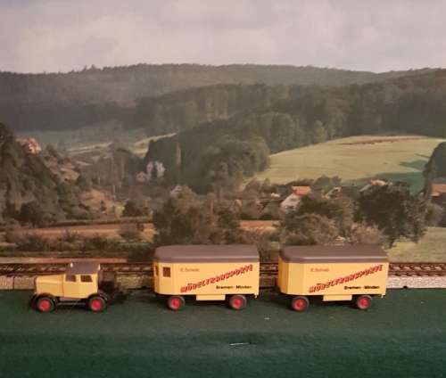 Wiking HO truck with 2 closed trailer furniture removal