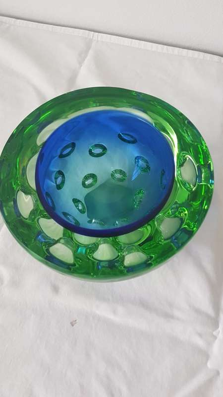 Stunning heavy and unusual Archimede Seguso Murano glass bowl