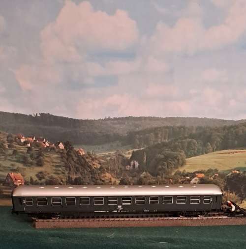 Jouef HO passenger coach DB 518022 / 407 47  length .29,5 cm