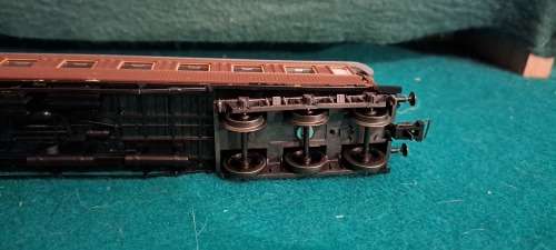 Trix 23798 HO Mitropa Speisewagen 911 Dining Car DRG Interior Light but not connected